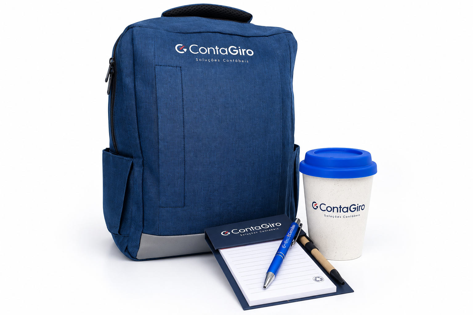 Kit corporativo personalizado com mochila, copo, bloco e canetas para funcionários